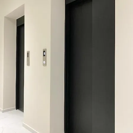 아파트 Private For 4 Guests And Parking