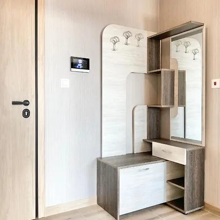 아파트 Private For 4 Guests And Parking