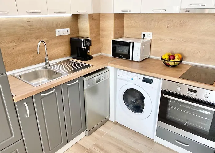 Private For 4 Guests And Parking