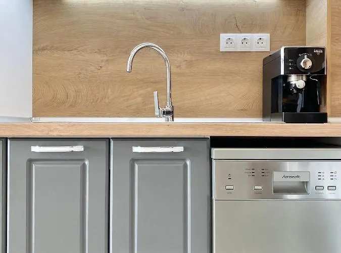 Private For 4 Guests And Parking Appartement