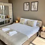 Private For 4 Guests And Parking Апартаменты *