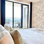 Private For 4 Guests And Parking Апартаменты