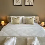 Апартаменты Private For 4 Guests And Parking
