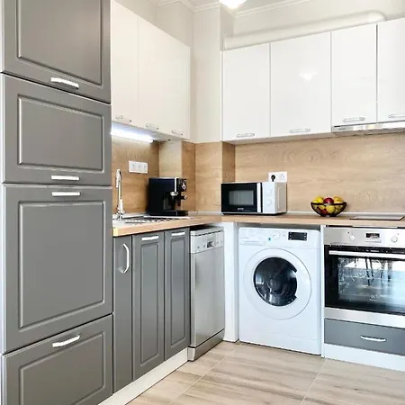 Private For 4 Guests And Parking * بلوفديف