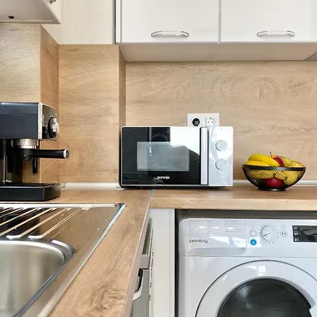 Private For 4 Guests And Parking بلوفديف