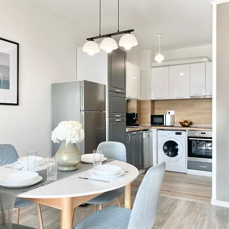 Private For 4 Guests And Parking بلوفديف