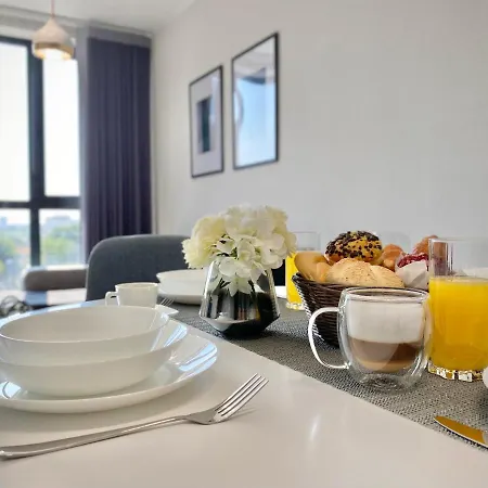 Private For 4 Guests And Parking شقة