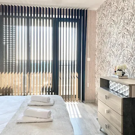 Private For 4 Guests And Parking *