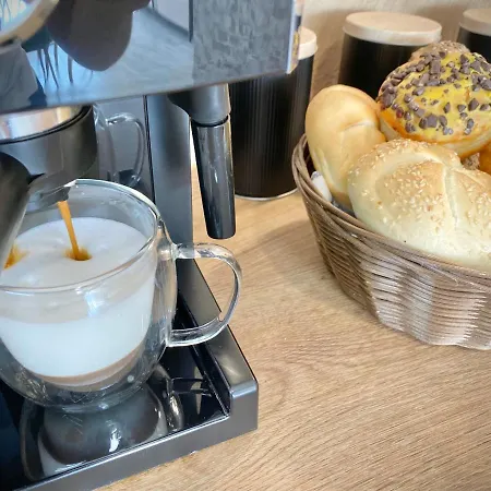 Private For 4 Guests And Parking بلوفديف