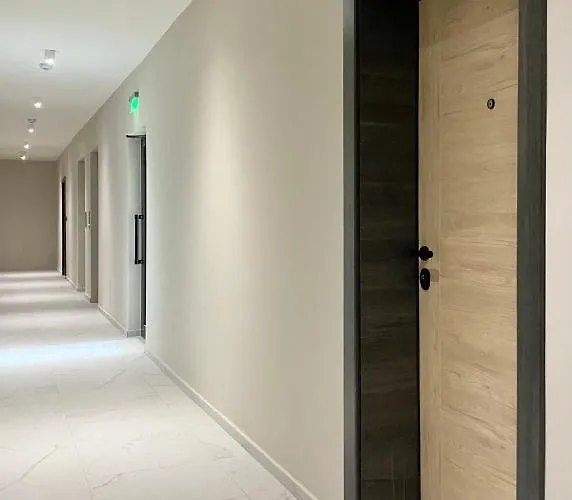 公寓 Private For 4 Guests And Parking